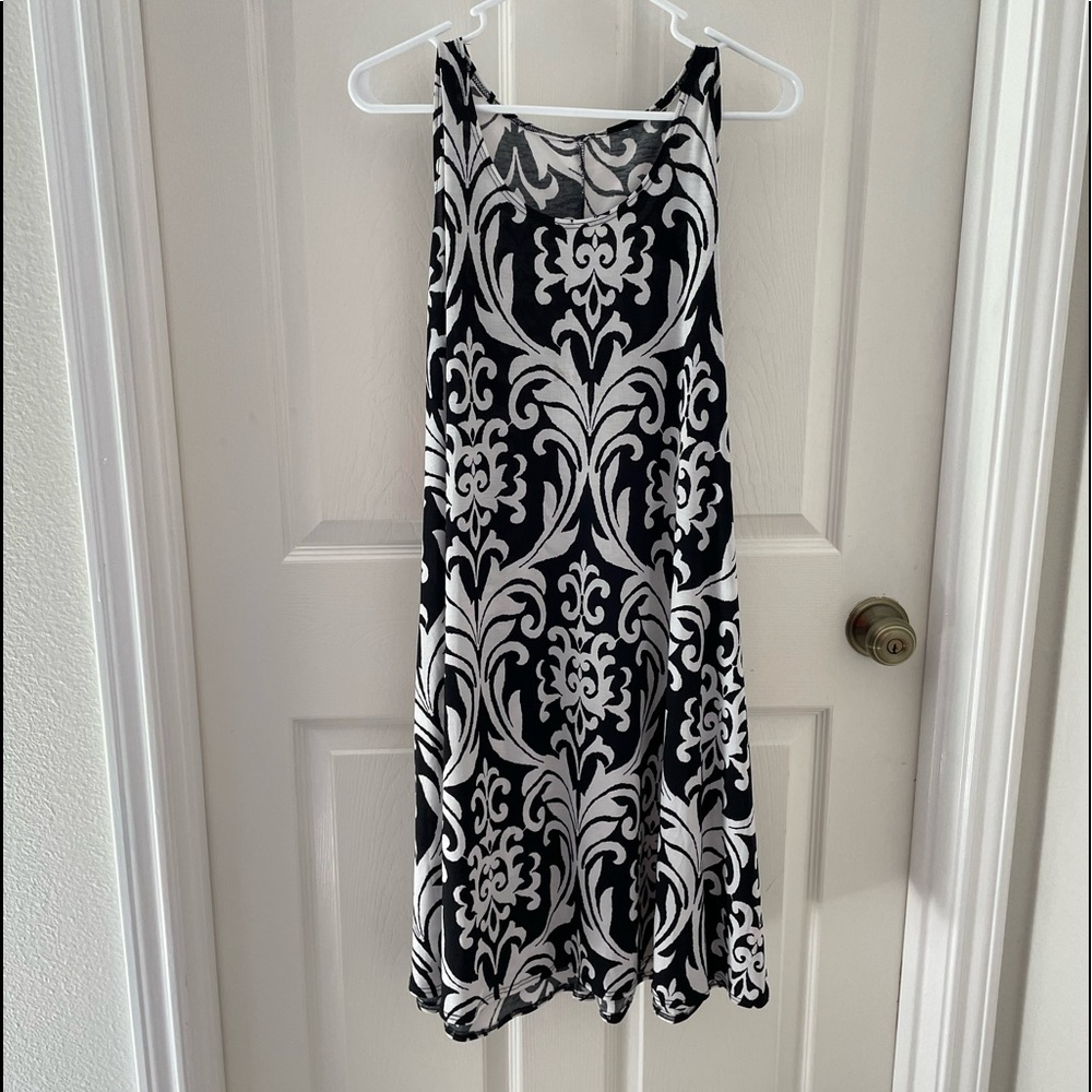 GUG Boutique Black & White Printed Dress - Size 2X